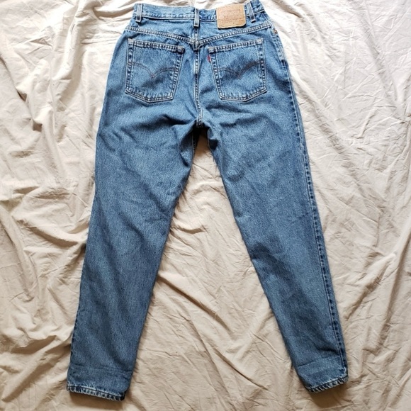 Vintage Levi's 550 Relaxed Fit Tapered Leg Jeans With Zipper & Button Closer - Picture 9 of 16